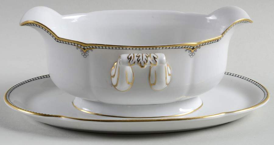ROB34 Gravy Boat with Attached Underplate by Royal Bayreuth-1