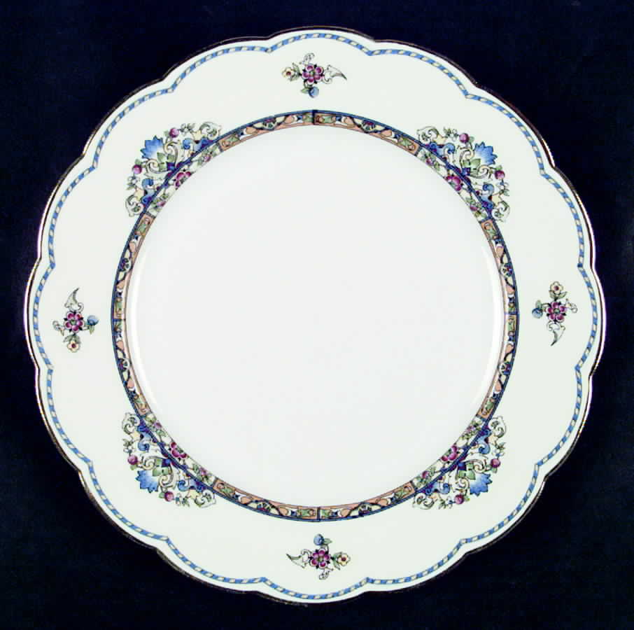 ROB39 Dinner Plate by Royal Bayreuth-1