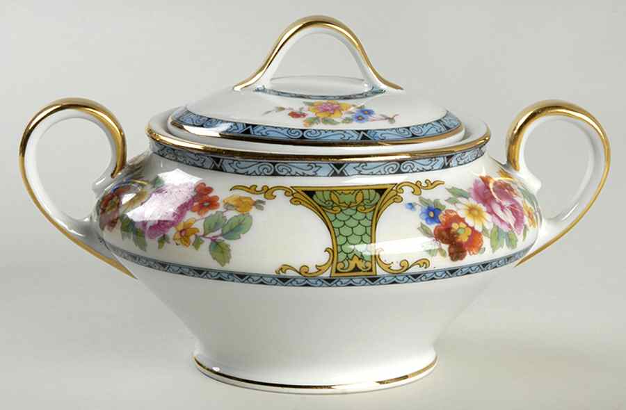Mentone Sugar Bowl & Lid by Royal Bayreuth-1