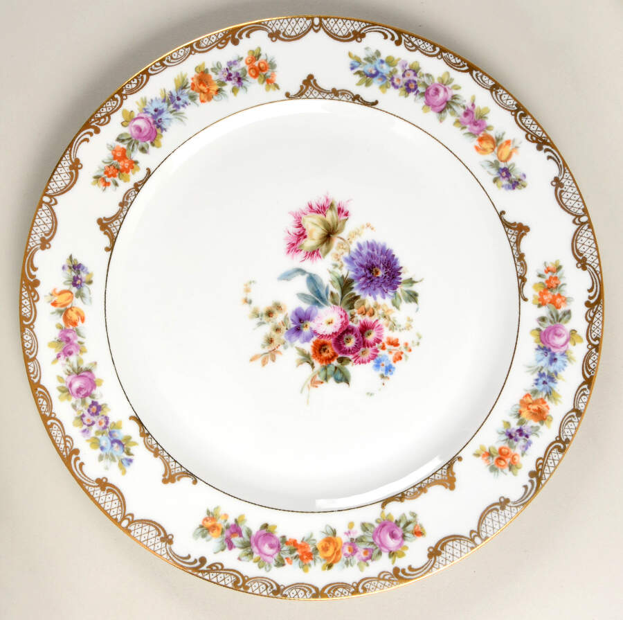 ROB41 Large Dinner Plate by Royal Bayreuth-1