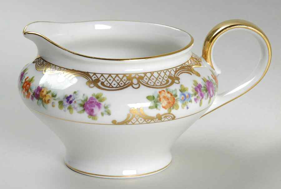 ROB41 Creamer by Royal Bayreuth-1