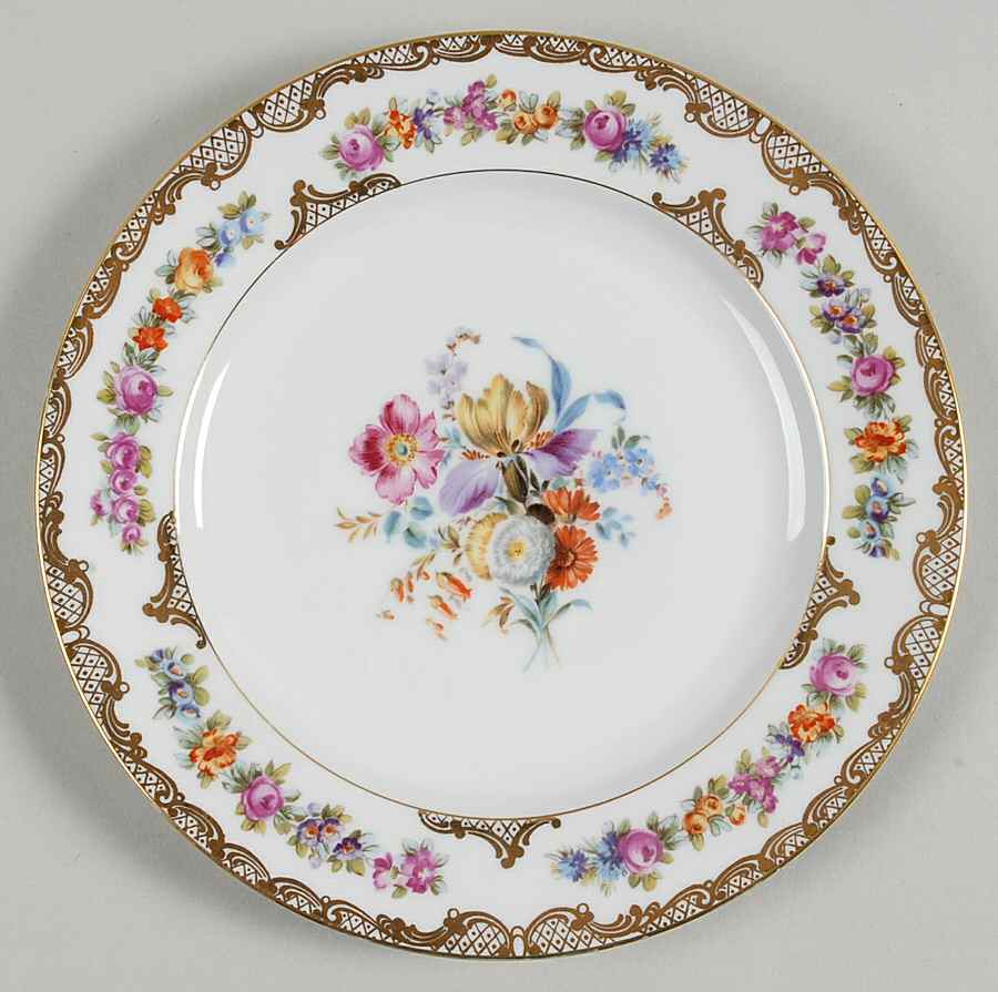 ROB41 Luncheon Plate by Royal Bayreuth-1