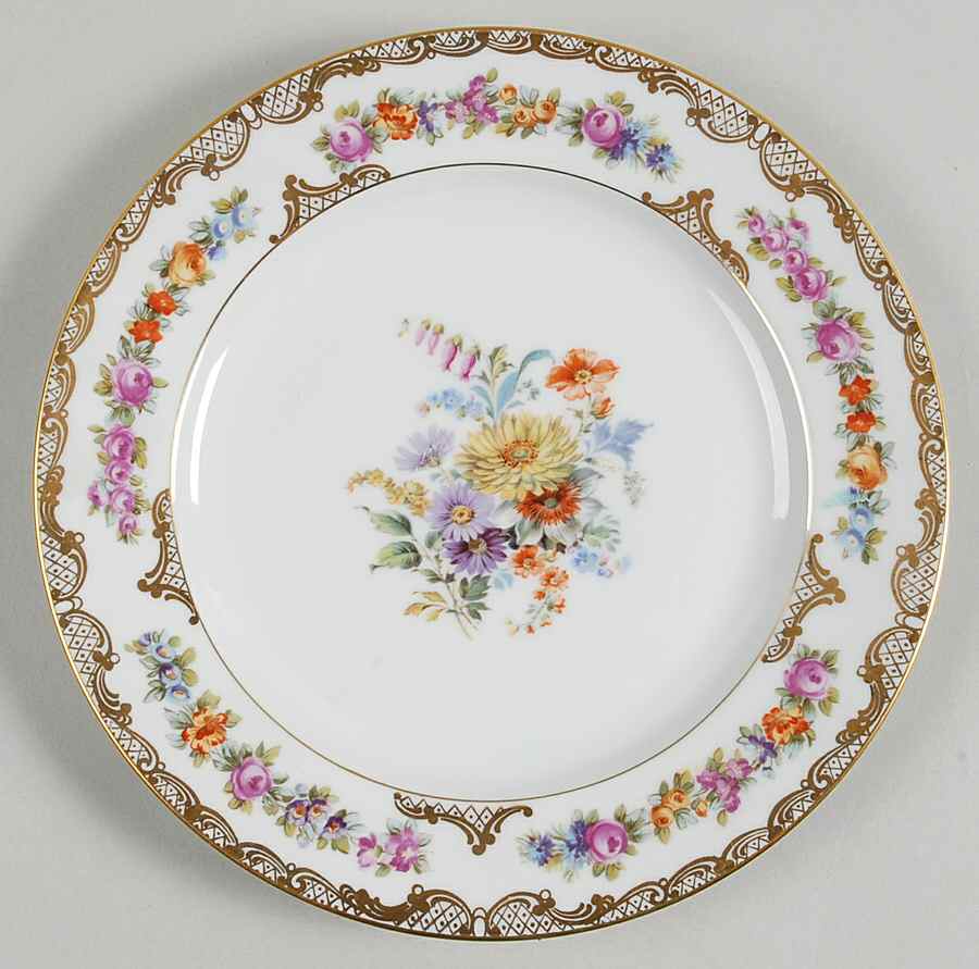 ROB41 Luncheon Plate by Royal Bayreuth-1