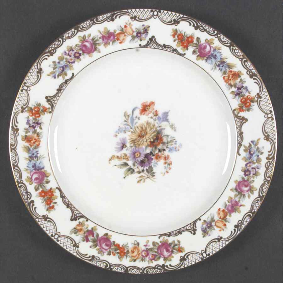 ROB41 Dinner Plate by Royal Bayreuth-1