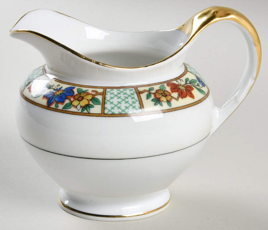 ROB45 Creamer by Royal Bayreuth-1