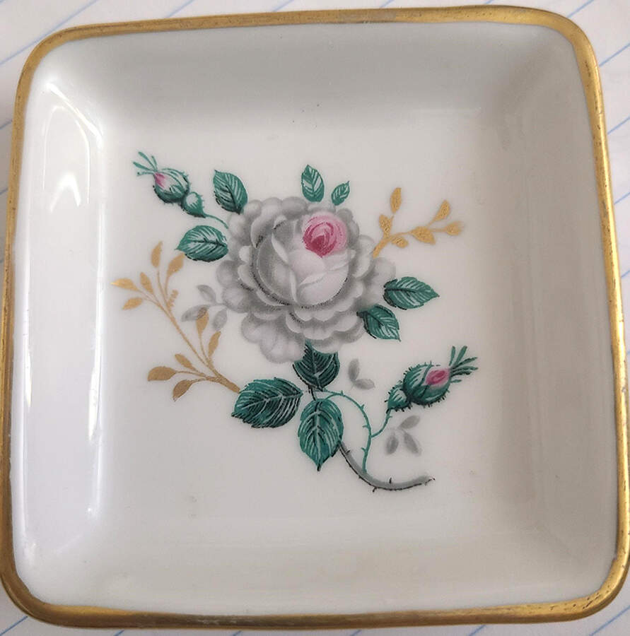 ROB48 (Verge) 3" Square Sweet Meat by Royal Bayreuth-1
