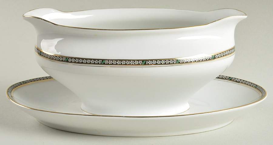ROB51 Gravy Boat with Attached Underplate by Royal Bayreuth-1