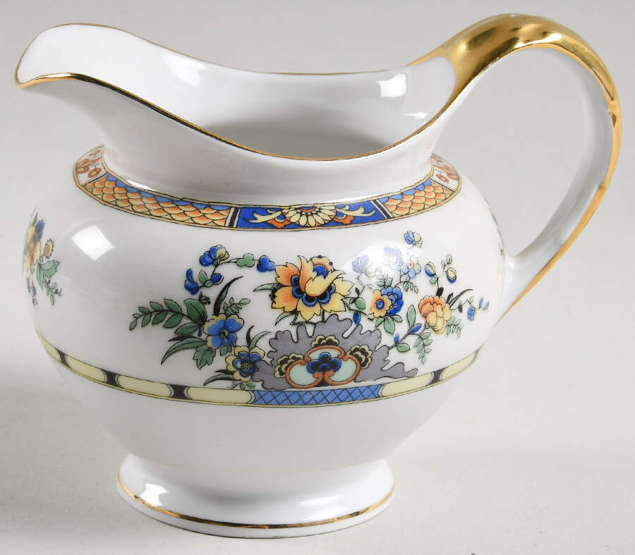 ROB59 Creamer by Royal Bayreuth-1