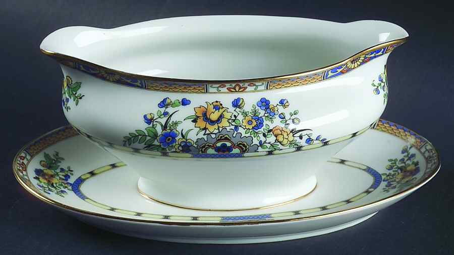 ROB59 Gravy Boat with Attached Underplate by Royal Bayreuth-1