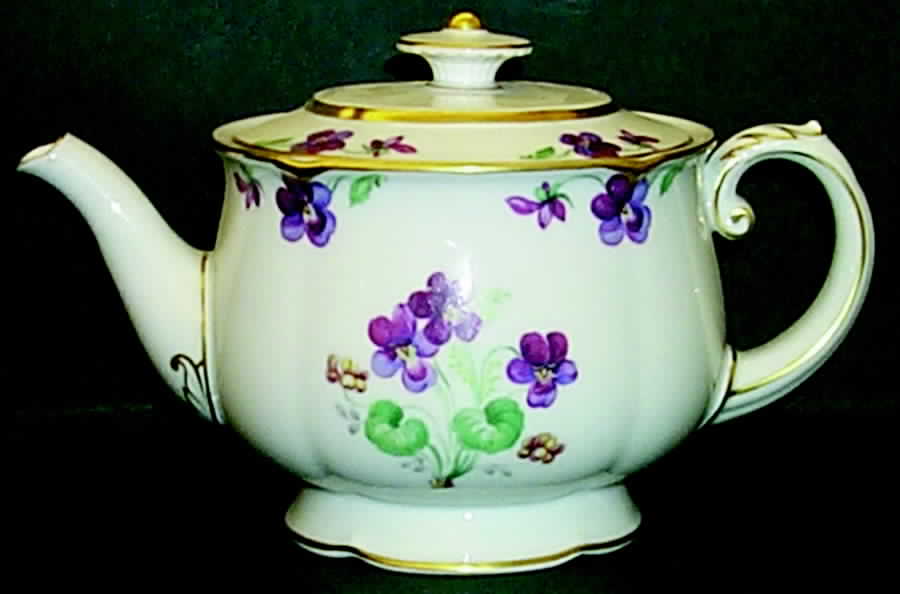ROB6 Teapot & Lid by Royal Bayreuth-1