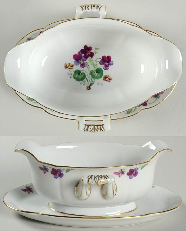 ROB6 Gravy Boat with Attached Underplate by Royal Bayreuth-1