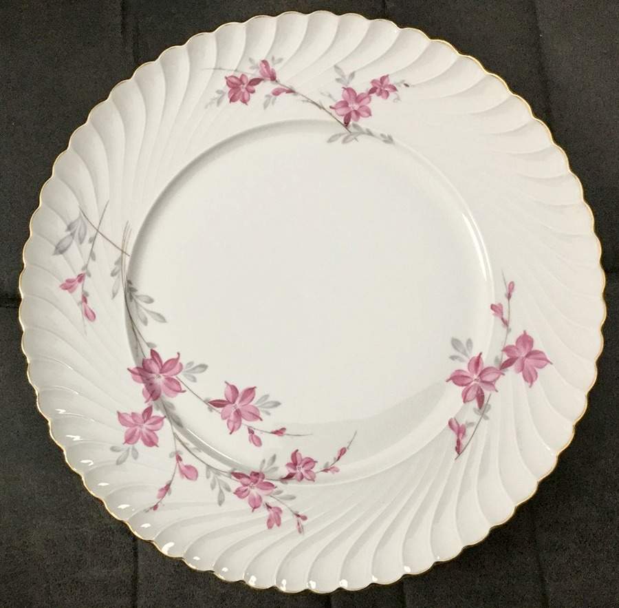 ROB67 Dinner Plate by Royal Bayreuth-1