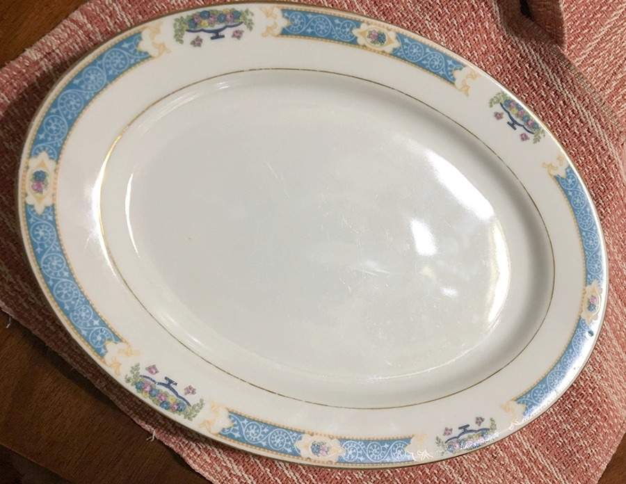 ROB84 11" Oval Serving Platter by Royal Bayreuth-1