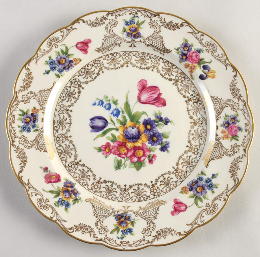 ROB96 Dinner Plate by Royal Bayreuth-1