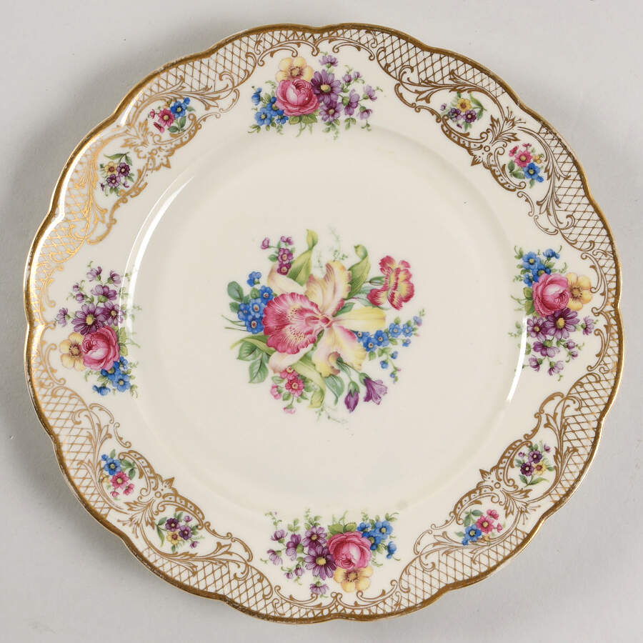 The Rosalie Luncheon Plate by Royal Bayreuth-1
