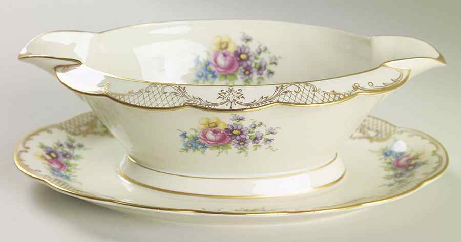 The Rosalie Gravy Boat with Attached Underplate by Royal Bayreuth-1