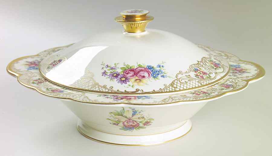 The Rosalie Round Covered Vegetable by Royal Bayreuth-1