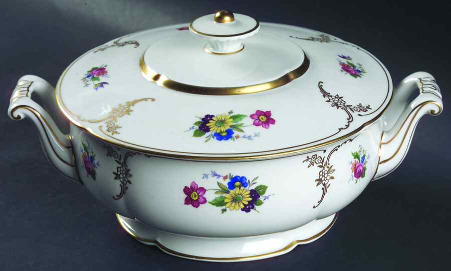 Savannah Round Covered Vegetable by Royal Bayreuth-1