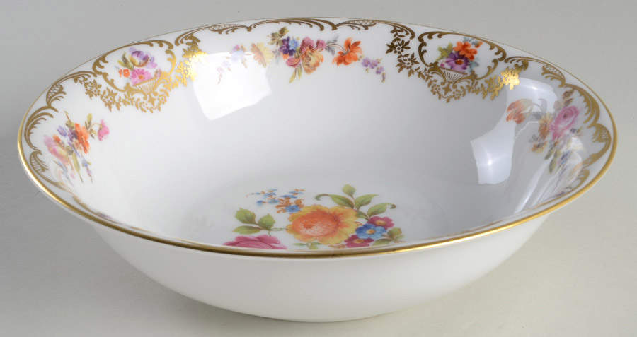 Vienne (White, Smooth) 9" Round Vegetable Bowl by Royal Bayreuth-1