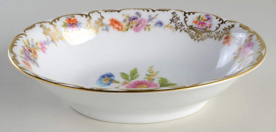 Vienne (White, Smooth) 9" Oval Vegetable Bowl by Royal Bayreuth-1