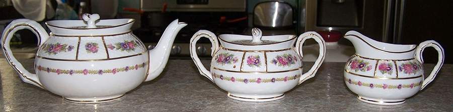 2973 Teapot & Lid by Royal Cauldon-1