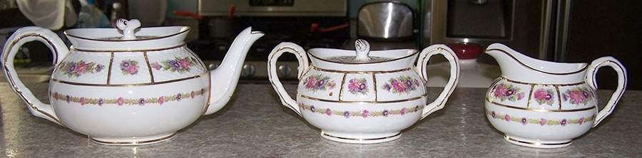 2973 Sugar Bowl & Lid by Royal Cauldon-1