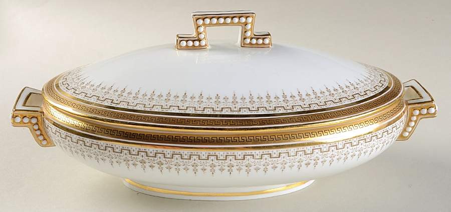 H8713 Oval Covered Vegetable by Royal Cauldon-1