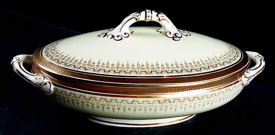 H8713 Oval Covered Vegetable by Royal Cauldon-1
