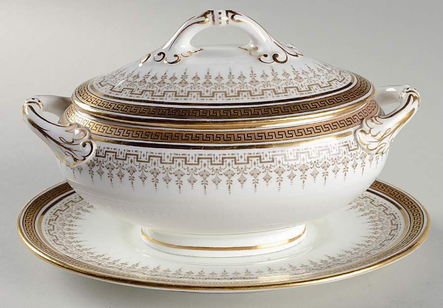 H8713 Gravy Boat & Lid w/Underplate by Royal Cauldon-1