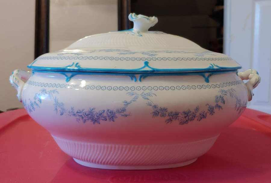 K8777 Oval Covered Vegetable by Royal Cauldon-1