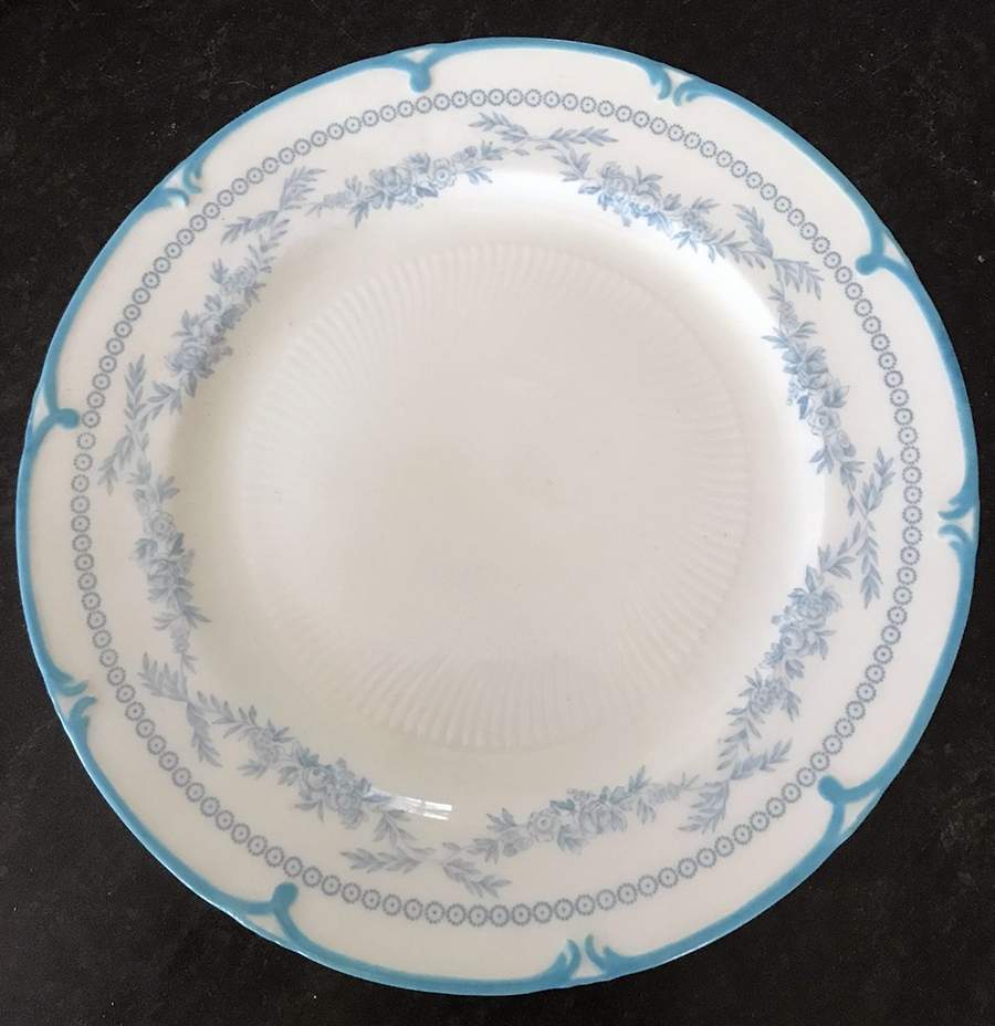 K8777 Dinner Plate by Royal Cauldon-1
