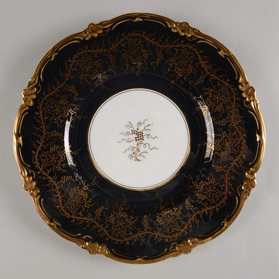 King's Plate Black Dinner Plate by Royal Cauldon-1