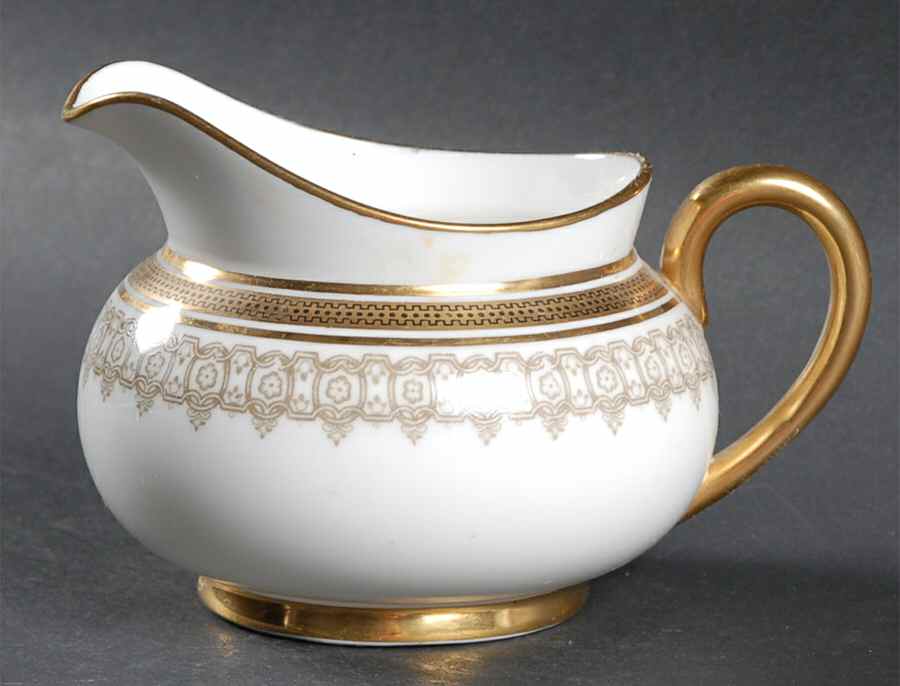 L4000 Creamer by Royal Cauldon-1