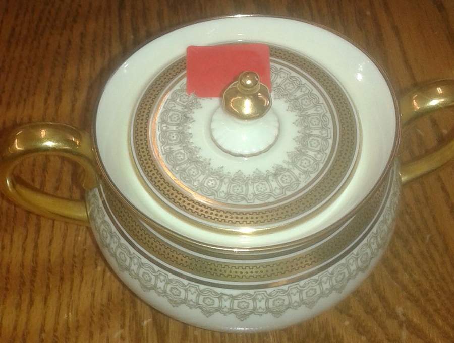 L4000 Sugar Bowl & Lid by Royal Cauldon-1