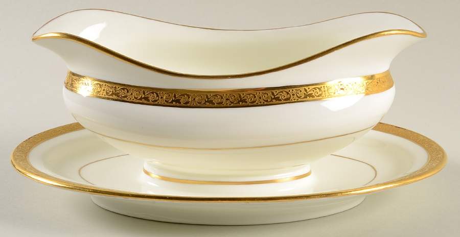 L4142 Gravy Boat with Attached Underplate by Royal Cauldon-1