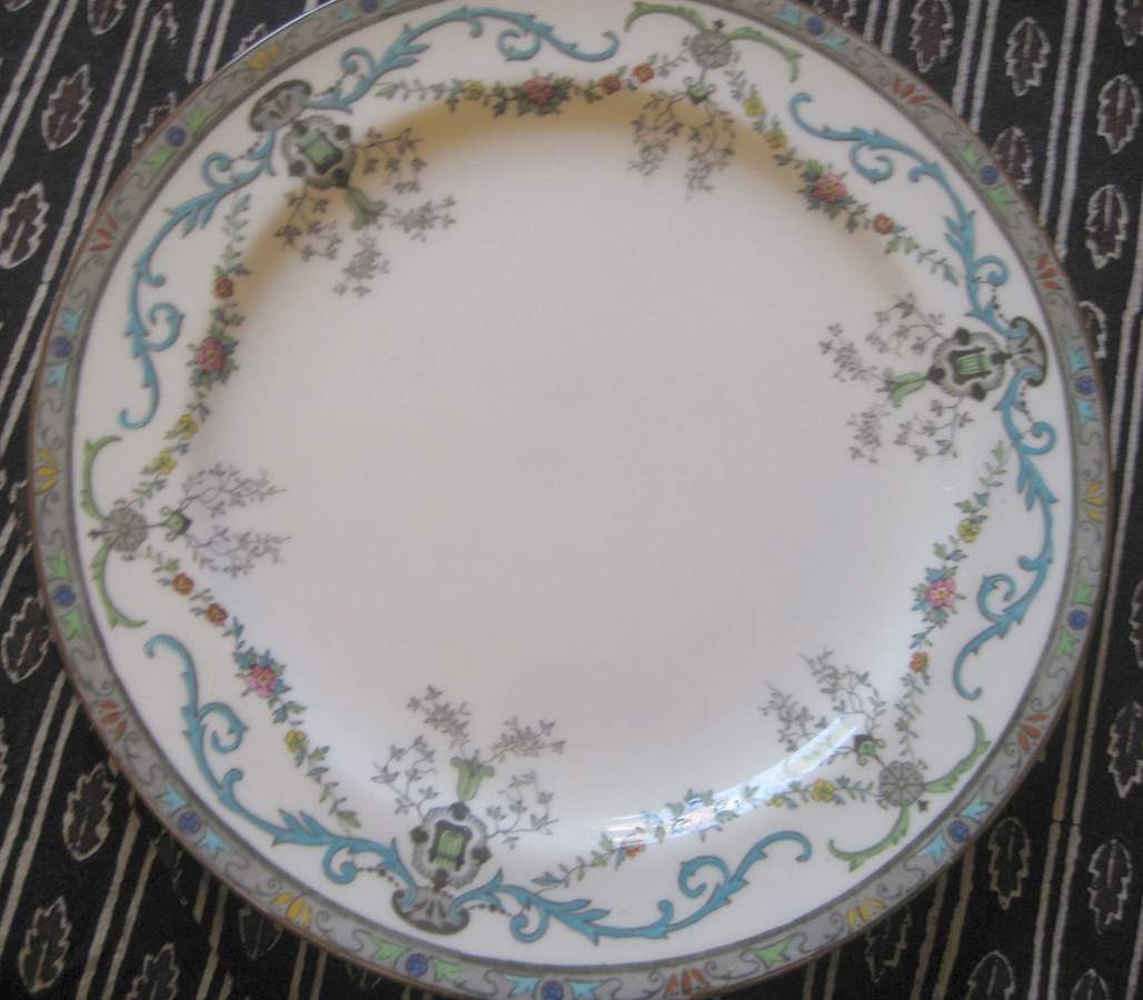 V5225 Dinner Plate by Royal Cauldon-1