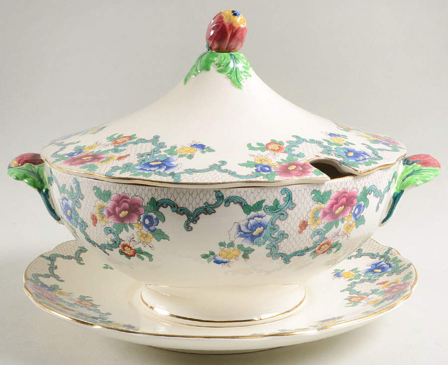 Victoria (Scalloped, Gold Trim) Tureen & Lid w/Underplate by Royal Cauldon-1