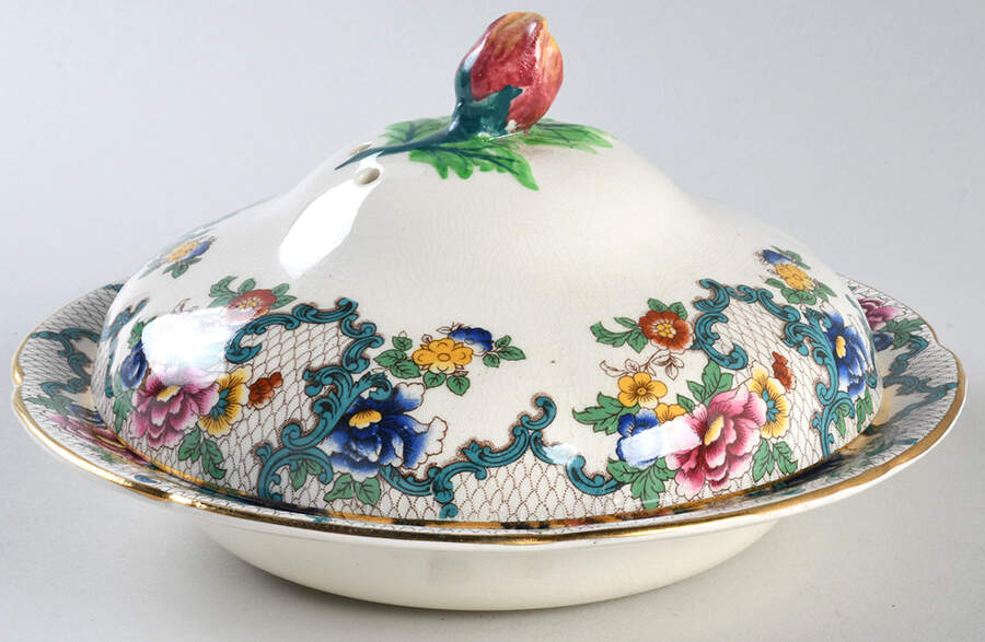 Victoria (Scalloped, Gold Trim) Muffin Dish & Lid by Royal Cauldon-1
