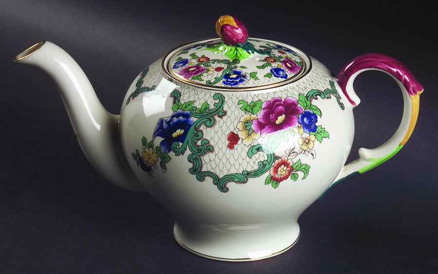 Victoria (Scalloped, Gold Trim) Small Teapot & Lid by Royal Cauldon-1
