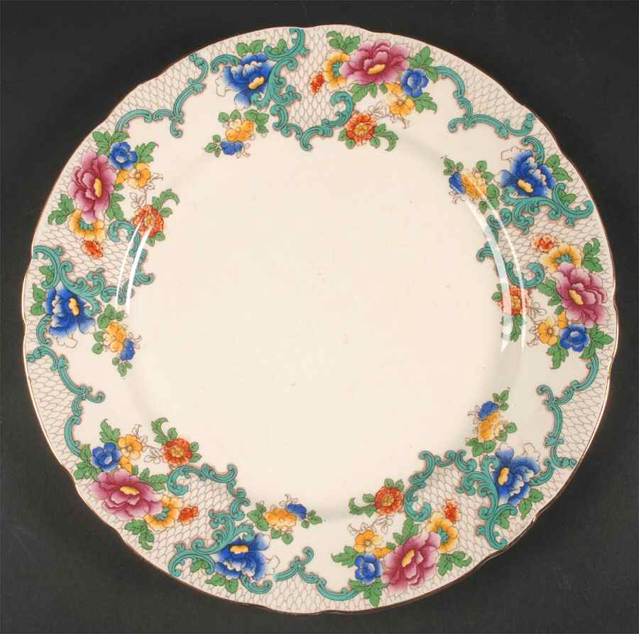 Victoria (Scalloped, Gold Trim) Dinner Plate by Royal Cauldon-1