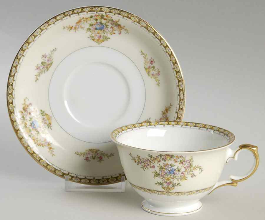Fresuno Fresno Footed Cup & Saucer Set by Royal Embassy-1