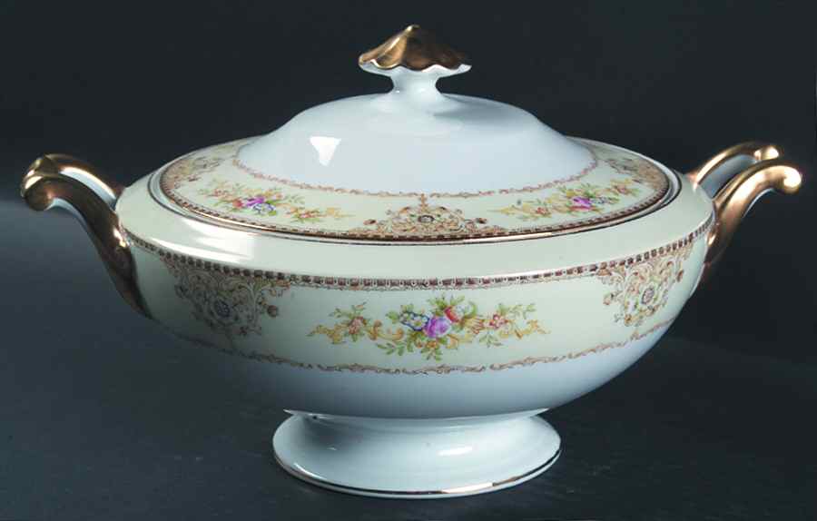 Jackson Round Covered Vegetable by Royal Embassy-1