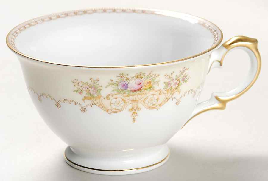 Norwich Footed Cup by Royal Embassy-1