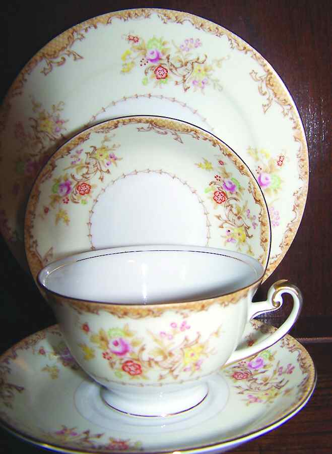 ROE1 Footed Cup & Saucer Set by Royal Embassy-1
