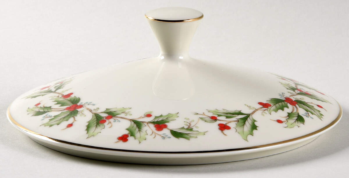 Holly Lid for Round Vegetable by Royal Gallery-1