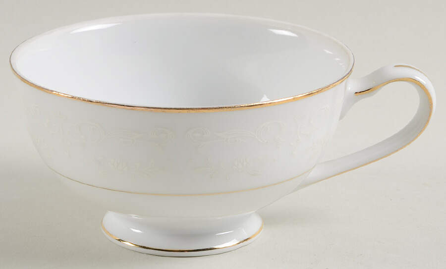 Sovereign (1886, White Flowers) Footed Cup by Royal M-Mita-1