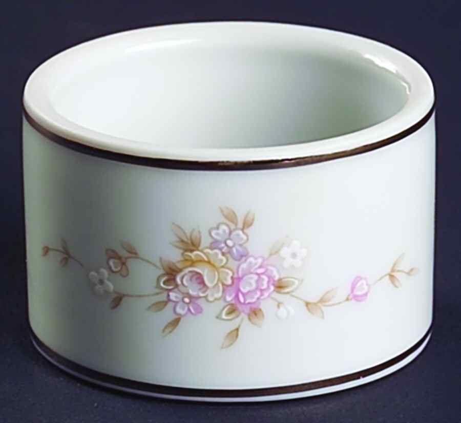 Chelsea Napkin Ring by Royal Prestige-1