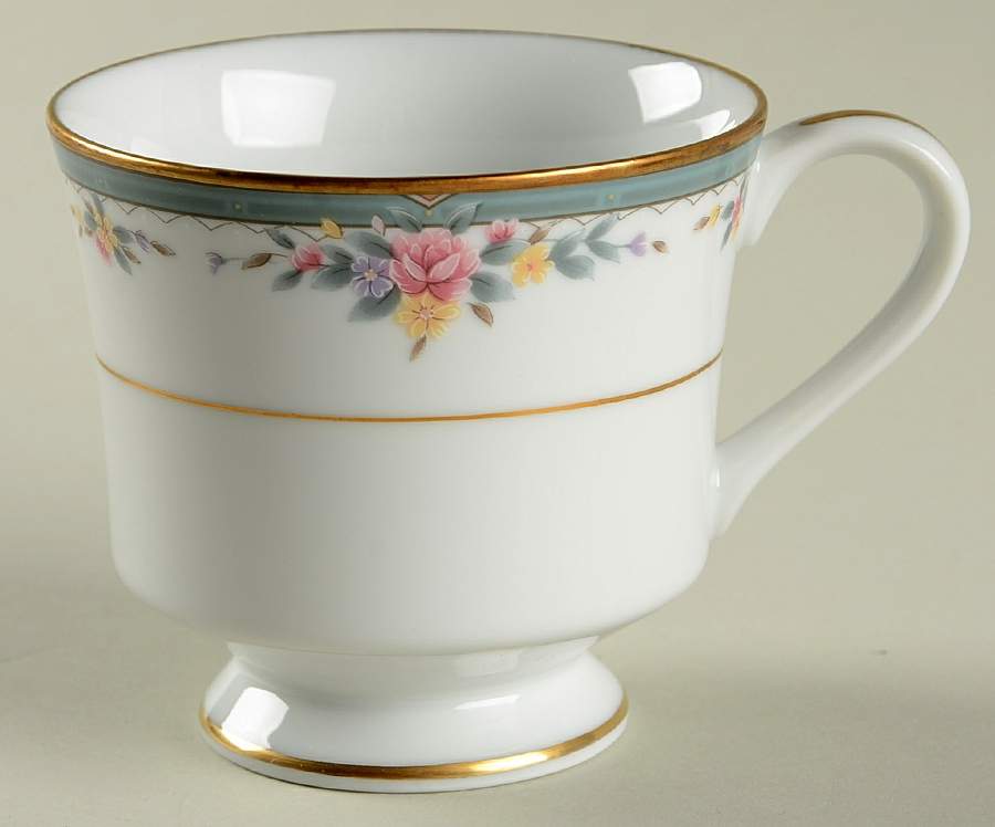 Ovation Footed Cup by Royal Prestige-1