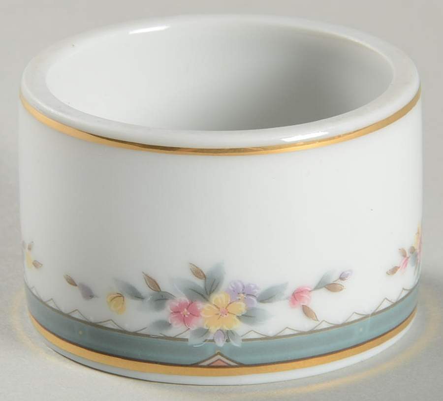 Ovation Napkin Ring by Royal Prestige-1