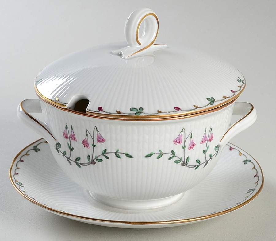 Linnea Sauce Boat with Attached Underplate & Lid by Rorstrand-1